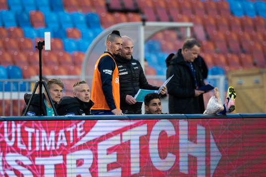 IFK Göteborgs Marek Hamsik får instruktioner