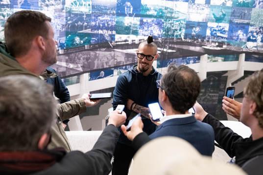 IFK Göteborgs Marek Hamsik pratar med media