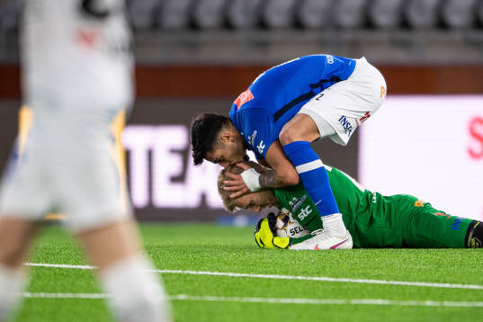 Norrbys Abbas Mohamad och målvakt Hampus Falk jublar