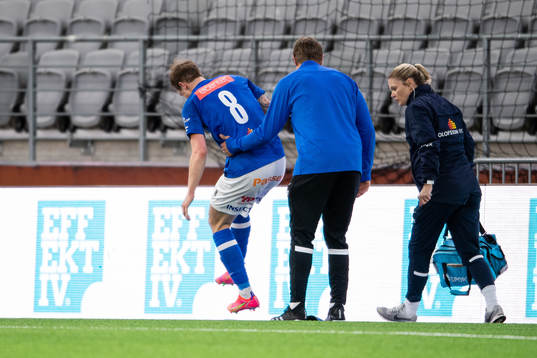 Norrbys Nicklas Savolainen får hjälp av planen