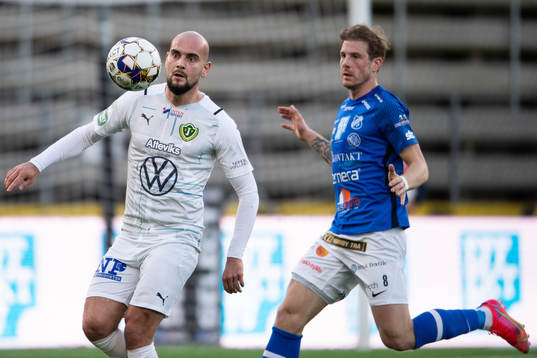 Jönköpings Perparim Beqaj och Norrbys Nicklas Savolainen