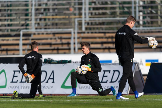 Varbergs målvakt August Strömberg före fotbollsmatchen i