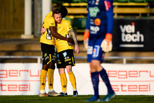 Elfsborgs Marokhy Ndione och Rasmus Alm jublar