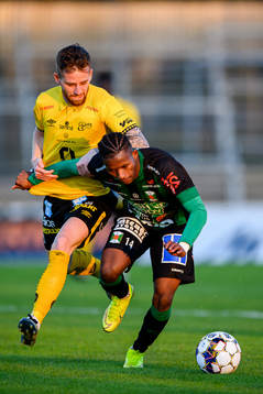 Elfsborgs Rasmus Alm och Varbergs Adama Fofana