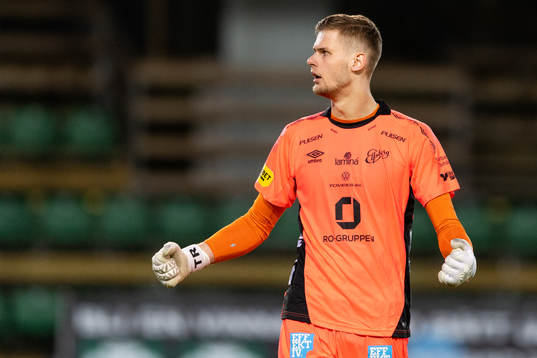 Elfsborgs målvakt Tim Rönning jublar