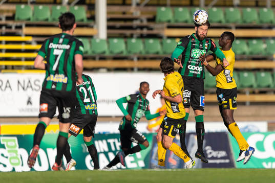 Varbergs Robin Simovic och Elfsborgs Maudo Lamine Jarjué