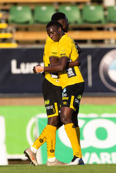 Elfsborgs Maudo Lamine Jarjué och Marokhy Ndione jublar