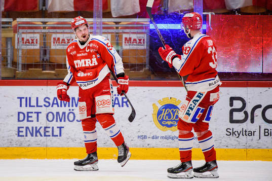 Timrås Jonathan Dahlén  jublar