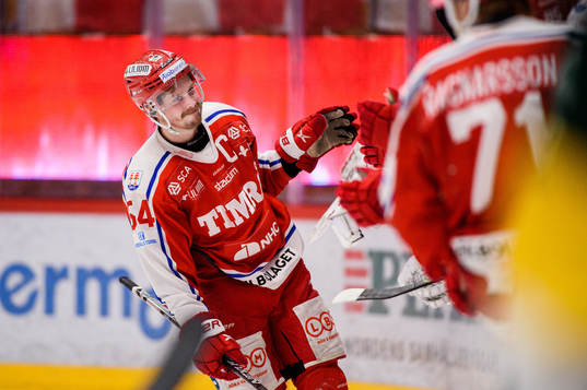 Timrås Jonathan Dahlén  jublar