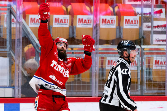 Timrås Per Svensson jublar