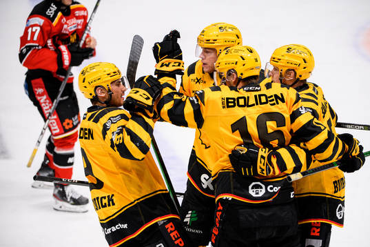 Skellefteås spelare jublar