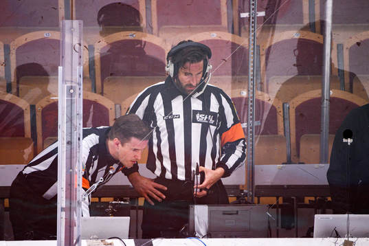 Videogranskning av Domare Mikael Sjöqvist och Johan