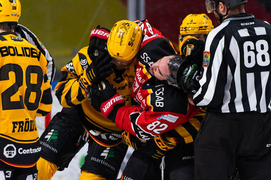 Skellefteås Petter Granberg och Luleås Chris Desousa