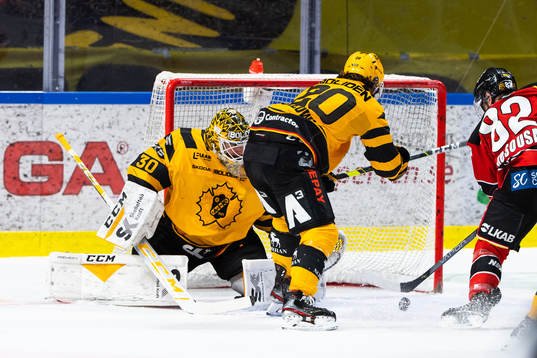 Luleås Chris Desousa gör 4-3 på Skellefteås målvakt