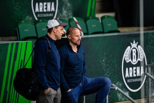 Sportchef Chris Abbott på läktaren