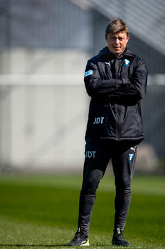 huvudtränare Jon Dahl Tomasson