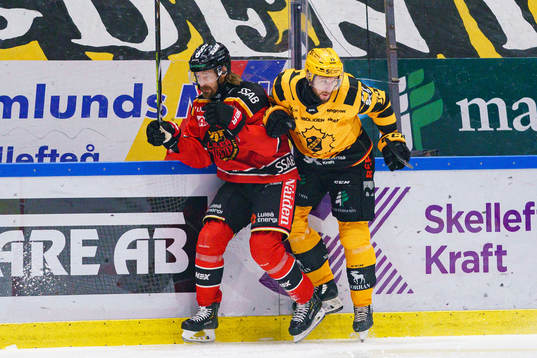 Luleås Daniel Sondell och Skellefteås Melker Karlsson
