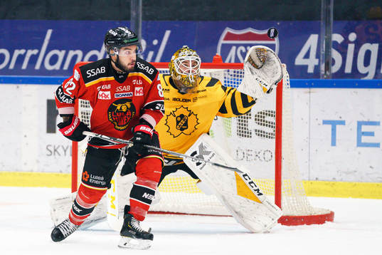 Luleås Chris Desousa och Skellefteås målvakt Gustaf