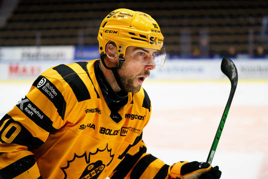 Skellefteås Joakim Lindström jublar