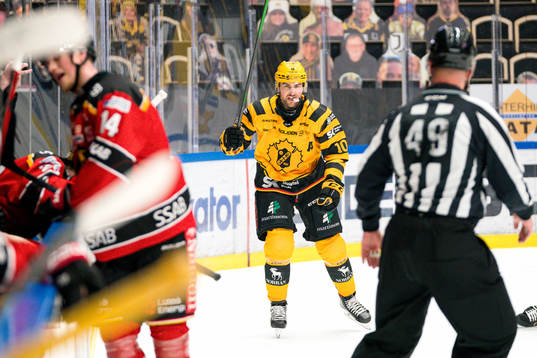 Skellefteås Joakim Lindström jublar