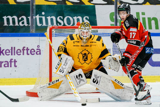 Skellefteås målvakt Gustaf Lindvall och Luleås Isac