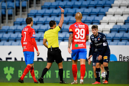 Örgrytes Daniel Paulson tilldelas rött kort