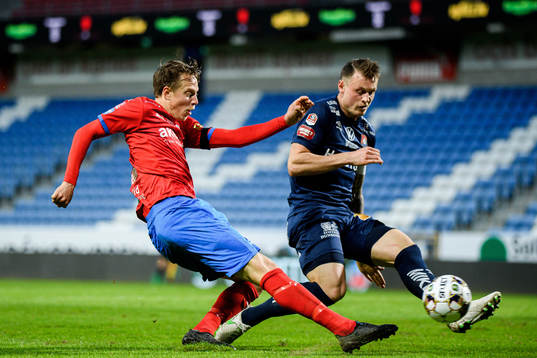Helsingborgs Viktor Lundberg gör 3-1 i en kamp mot