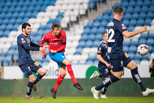 Helsingborgs Viktor Lundberg och Örgrytes Anel Rashkaj