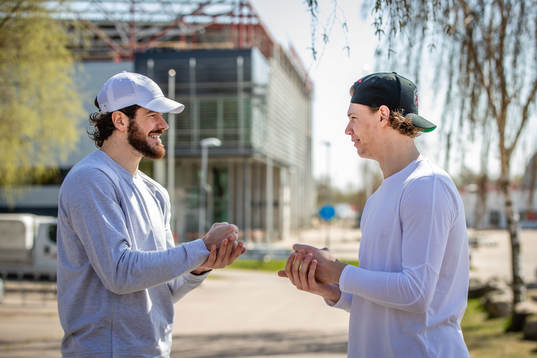 Rögles Moritz Seider och Eric Gelinas