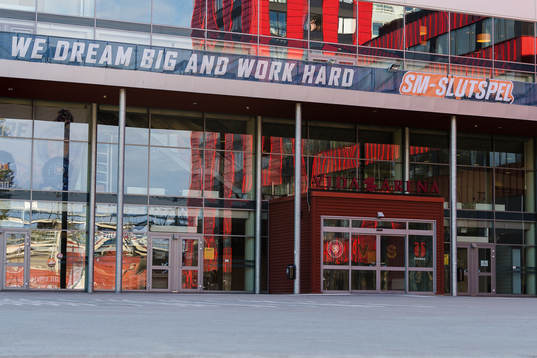 Exteriör vy på Vida Arena före ishockeymatchen i