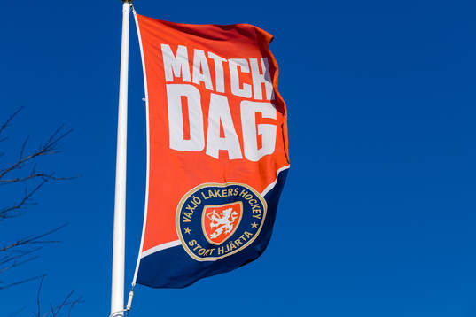 Flagga med matchdag före ishockeymatchen i semifinal ett i