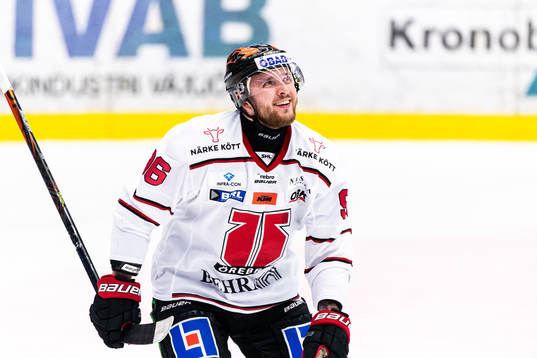 Örebros Robin Kovacs jublar