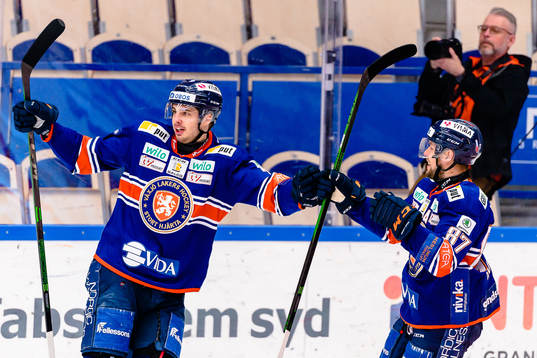 Växjös Hardy Häman Aktell och Robert Rosén jublar