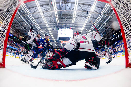 Växjös Richard Gynge gör mål 3-2 bakom Örebros