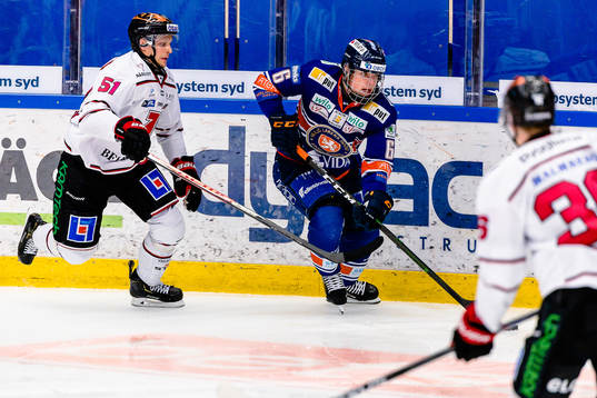 Växjös Victor Stjernborg jagas av Örebros Kristian