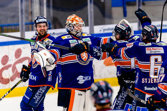 Växjös Tim Erixon, målvakt Erik Källgren och Richard
