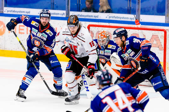 Växjös Tim Erixon och Örebros Rodrigo Abolsframför