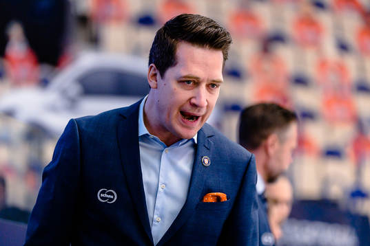 Växjös tränare Sam Hallam skriker
