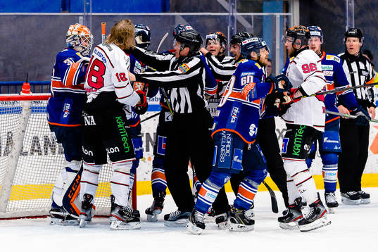 Irriterat mellan flera spelare