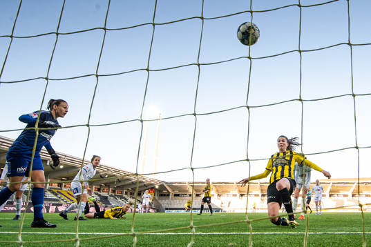 Häckens Pauline Hammarlund gör 1-0
