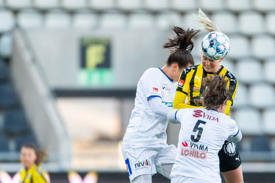 Växjös Nellie Karlsson och Shannon Woeller  i nickduell