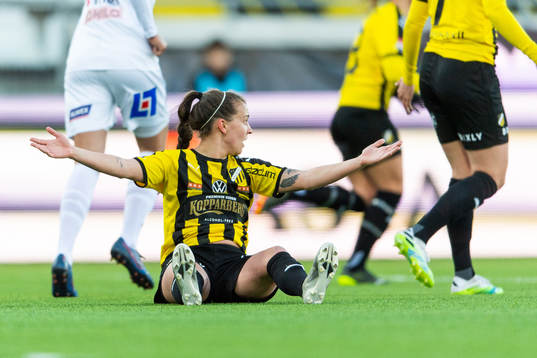 Häckens Julia Zigiotti Olme reagerar