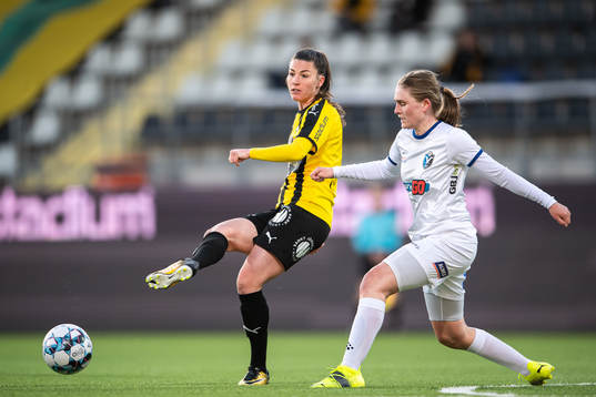Häckens Pauline Hammarlund och Växjös Emelie Henriksen