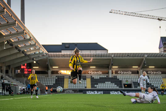 Häckens Julia Zigiotti Olme och Växjös Nellie Karlsson