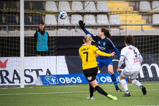 Växjös Jack Drury släpper in 2-0 från Häckens Stina