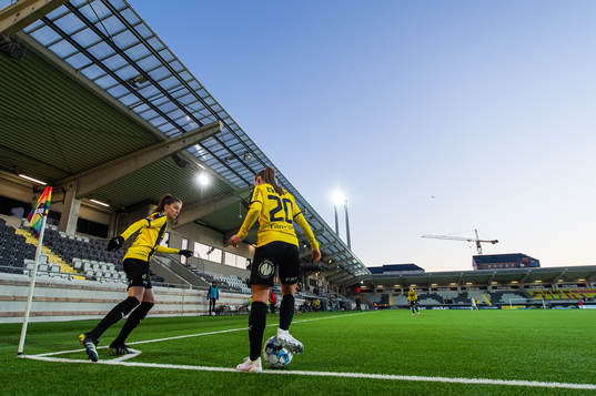 Häckens Anna Julia Csiki och Hanna Wijk
