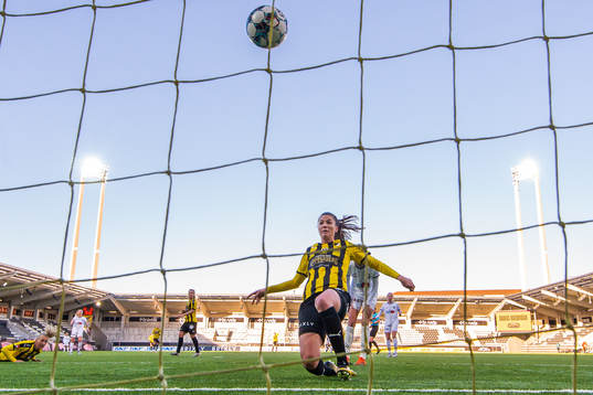 Häckens Pauline Hammarlund gör 1-0