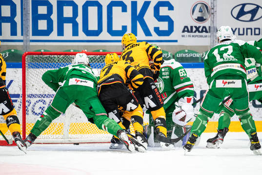 Skellefteås Niclas Burström gör 1-1 målet