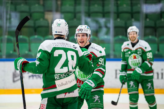 Rögles Adam Tambellini jublar med Anton Bengtsson