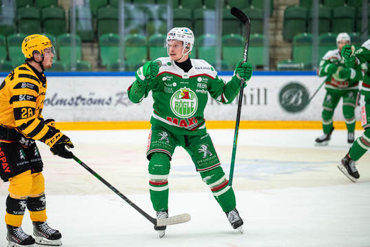 Rögles Anton Bengtsson jublar